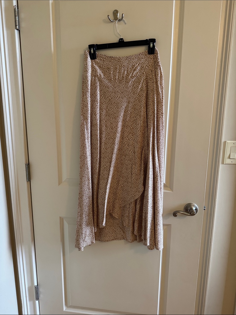 Japna Cream Printed High-Low Midi Skirt. Medium